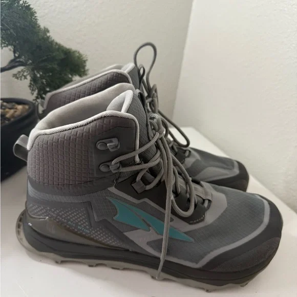 Altra Gray and Blue Athletic Shoes - Picture 2 of 10